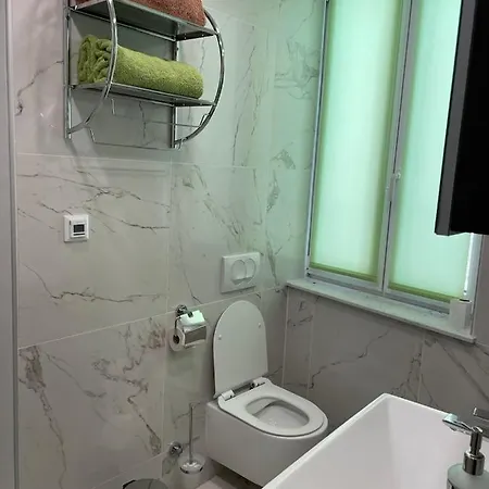 Luxury Apartment *